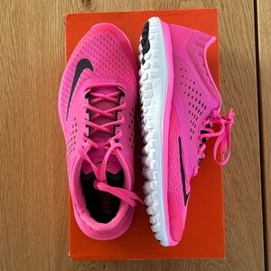 Women's Pink Athletic Shoes - Nike